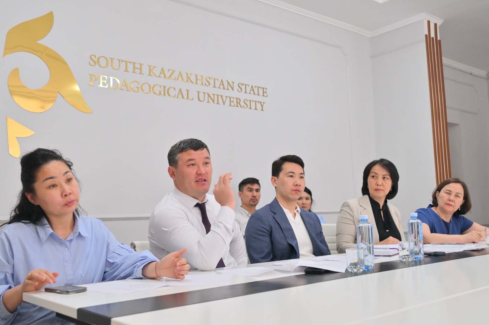 СТУДЕНТТЕР ҚОЛЫНА ҚОС ДИПЛОМ АЛАДЫ