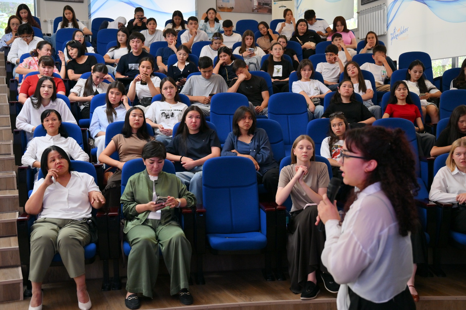 «EduCampShym» оқу лагеріне келушілер филология факультетімен танысты.