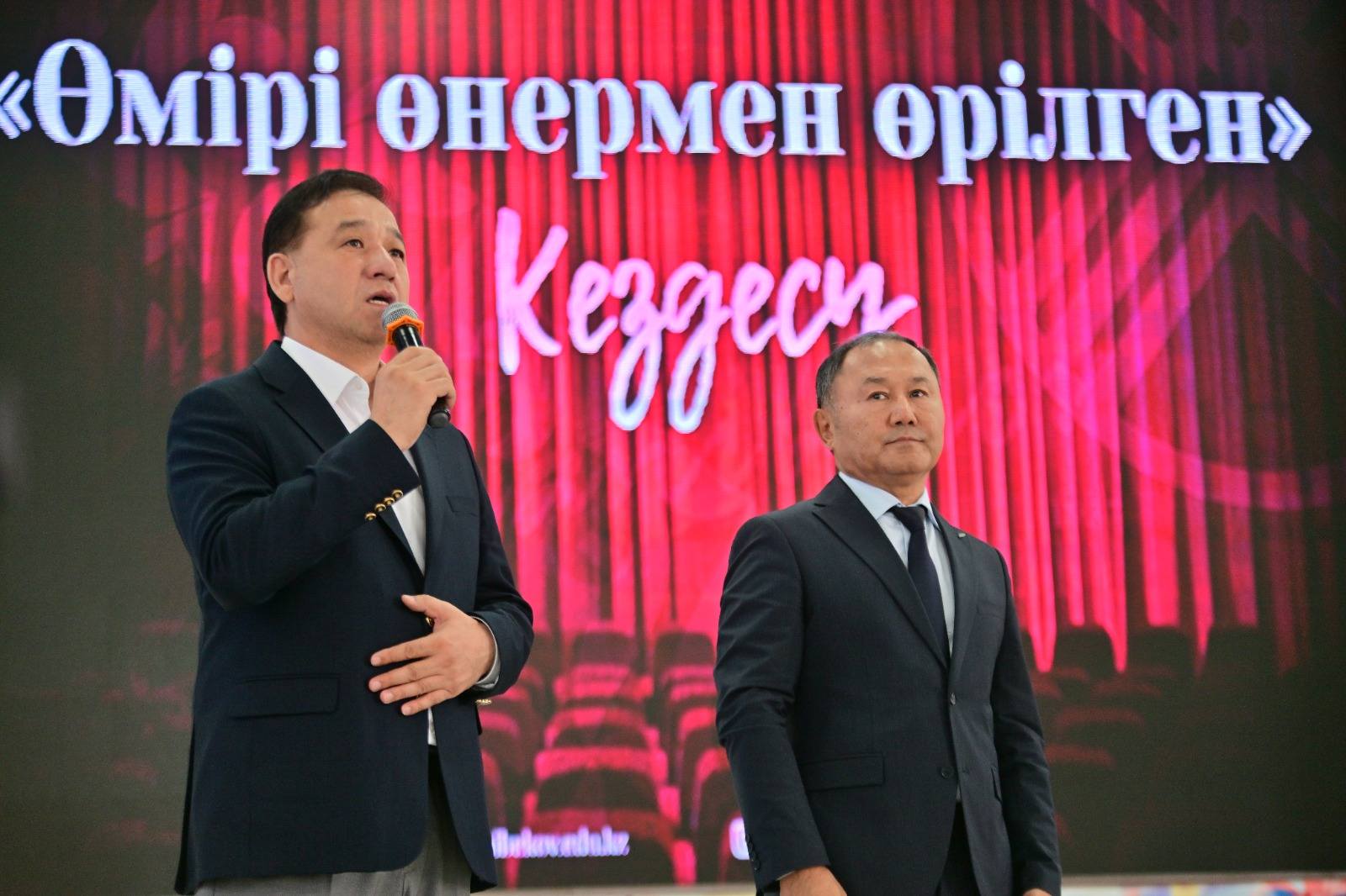 ДИМАШ ҚҰДАЙБЕРГЕННІҢ ҰСТАЗЫ ZHANIBEKOV UNIVERSITY — ДЕ СТУДЕНТТЕРГЕ ДӘРІС ОҚЫДЫ