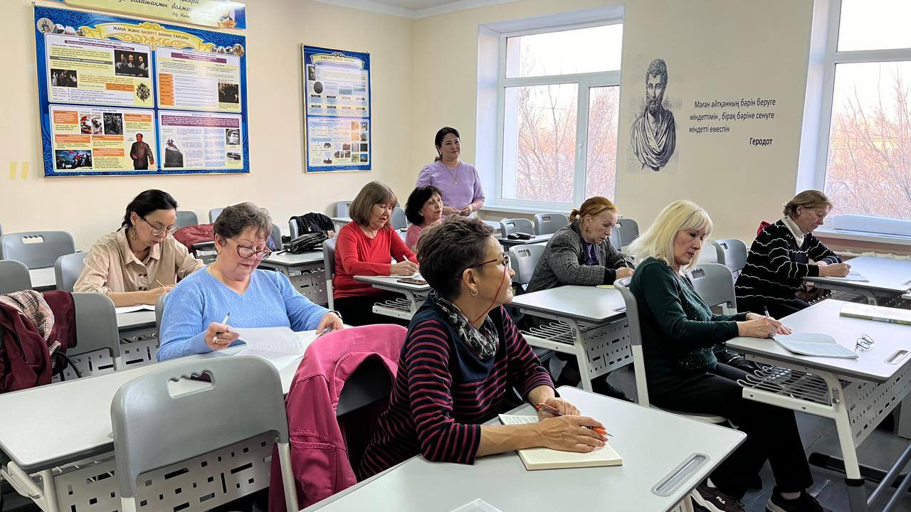 Зейнеткерлер «Күміс» университетінде білім алуда