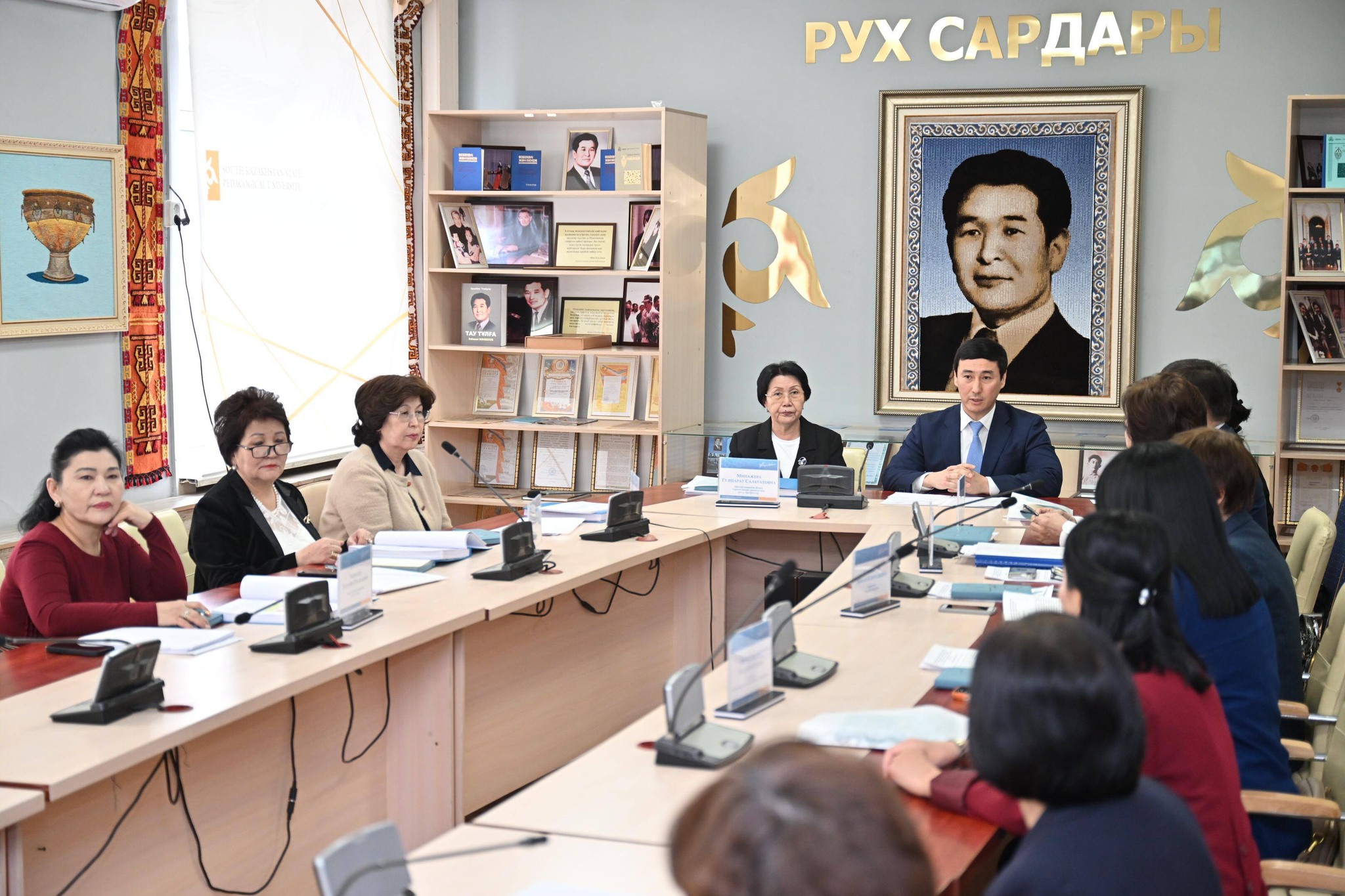 УНИВЕРСИТЕТ БАСҚАРМА ТӨРАҒАСЫ ДИССЕРТАЦИЯЛЫҚ КЕҢЕСТІҢ АЛҒАШҚЫ ОТЫРЫСЫНА ҚАТЫСТЫ