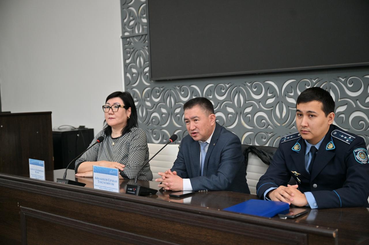 ҚҰҚЫҚ ҚОРҒАУ МЕКЕМЕСІ ҚЫЗМЕТКЕРЛЕРІМЕН КЕЗДЕСТІ